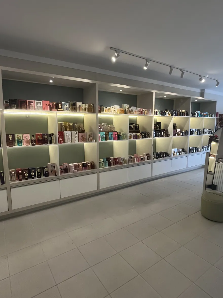 Parede de fragrâncias da loja Hoala